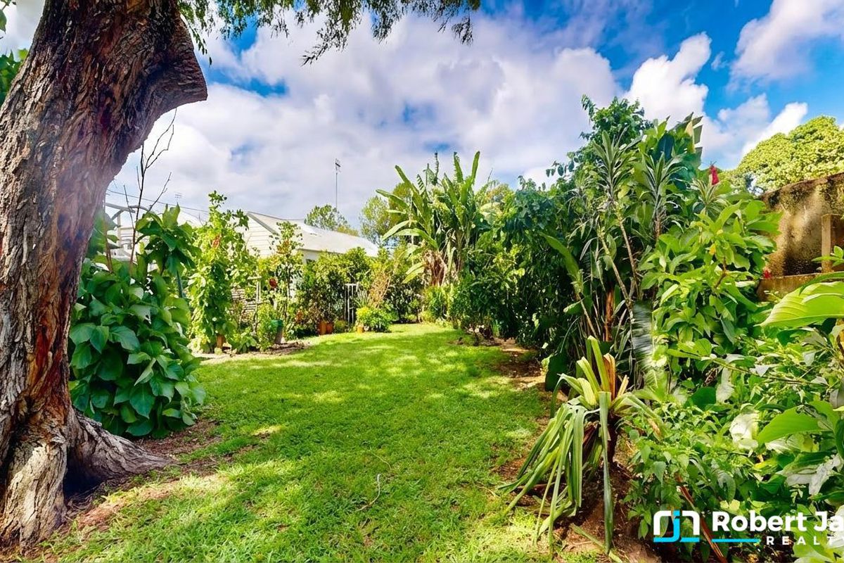 12 Orchard Avenue, Boreen Point
