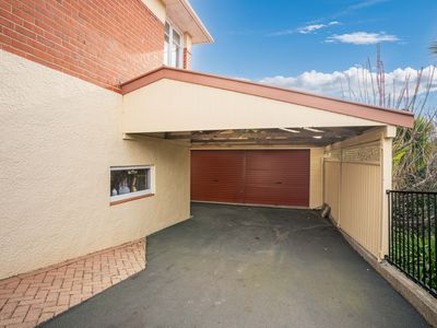 122 Easther Crescent, Kew
