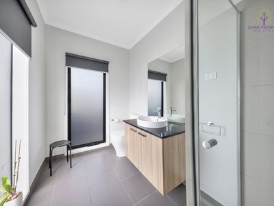 24 Vanguard Crescent, Point Cook