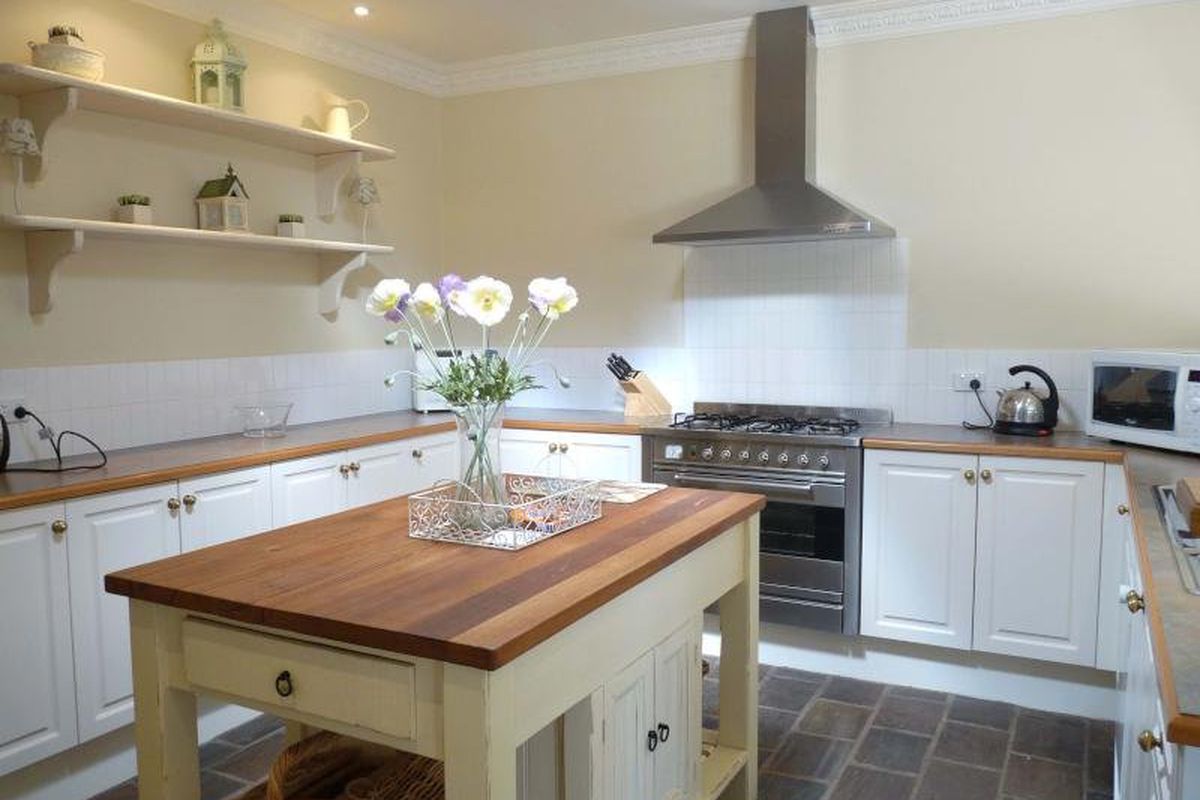 575 Howes Creek Road, Mansfield