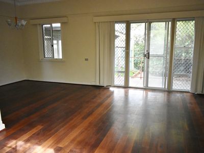 31 Auborough Street, Doubleview