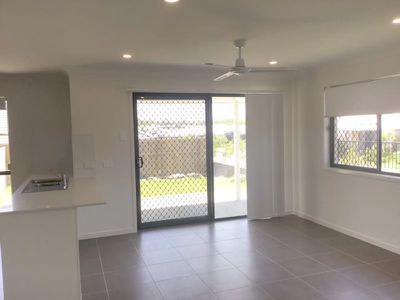 2 / 310 Tallagandra Road, Holmview