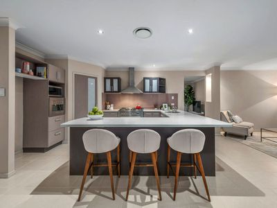 7 Rowland Avenue, Wakerley