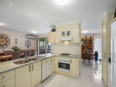 2 Flame Tree Cl, Hamlyn Terrace