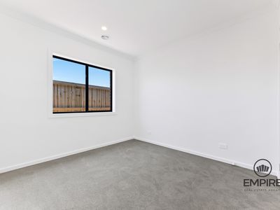 127 Yeungroon Blvd, Clyde North