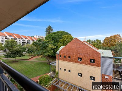 19 / 35 Goderich, East Perth