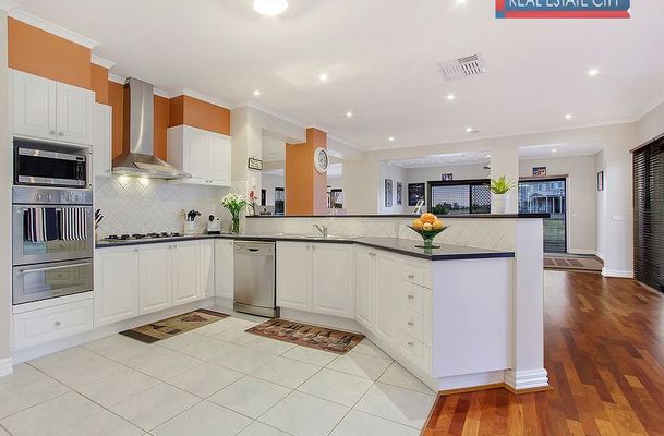 1 The Ridge, Oaklands Junction