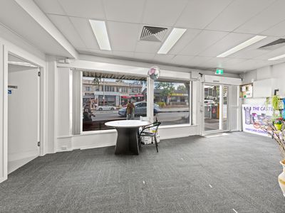 972 Logan Road, Holland Park West
