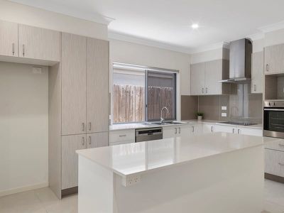 122 Cooper Crescent, Rochedale