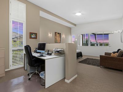 8 Carling Court, Raby Bay