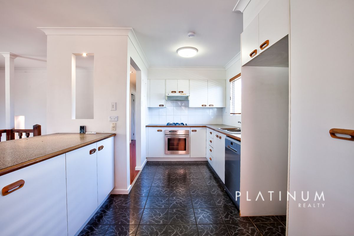 2 Dunbarton Avenue, Bundall