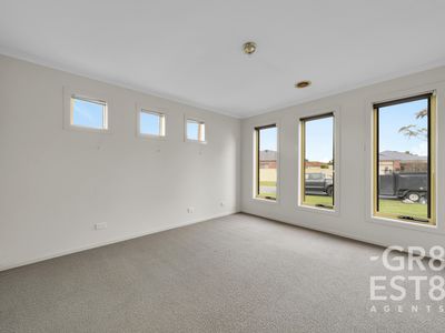 2 Iris Place, Pakenham