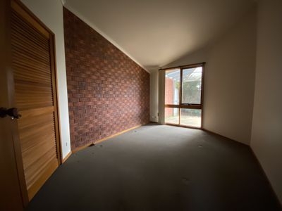 2 / 5 Dewan Avenue, Werribee