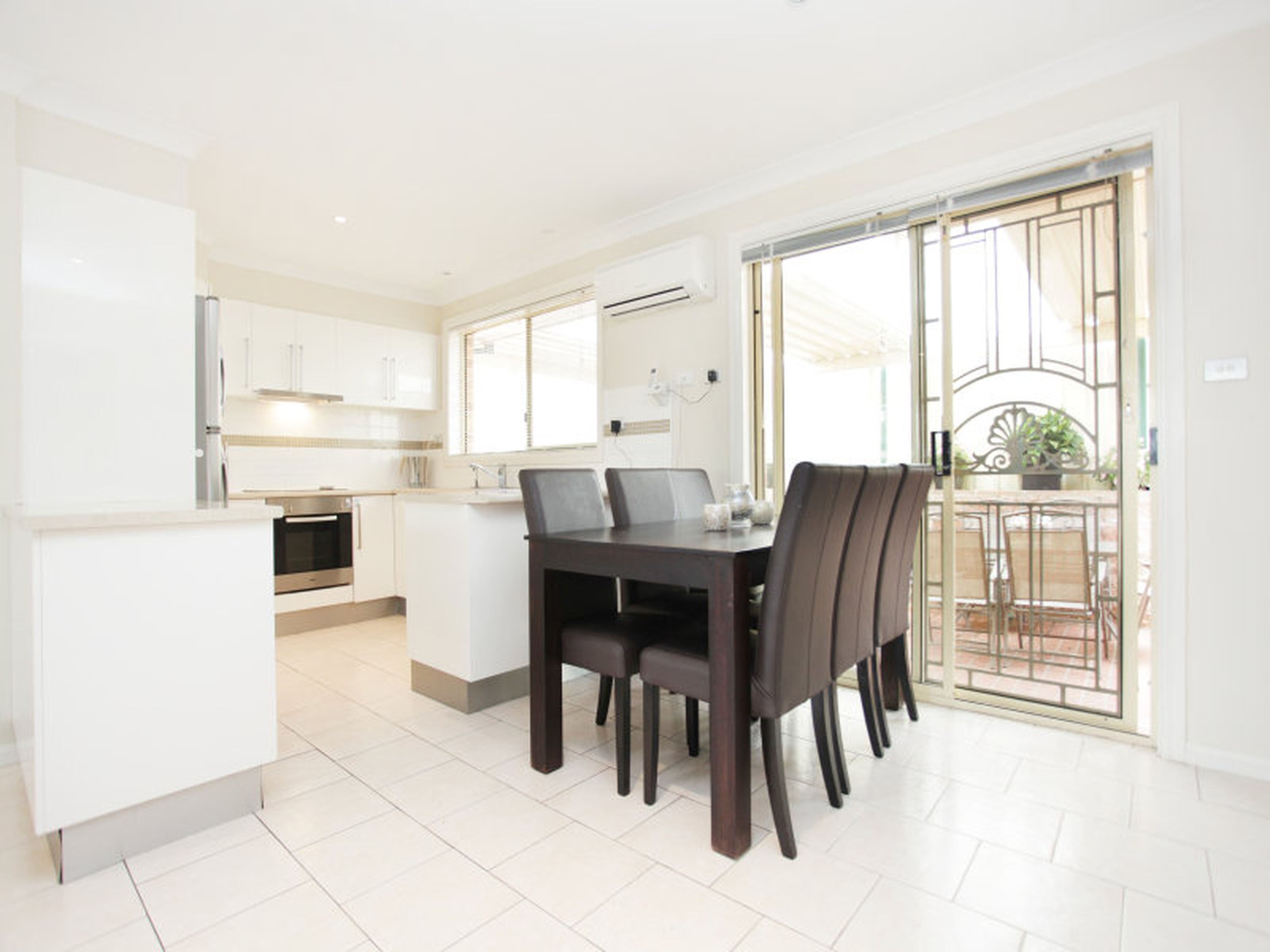 2 / 1 Barron Field Drive , GLENMORE PARK