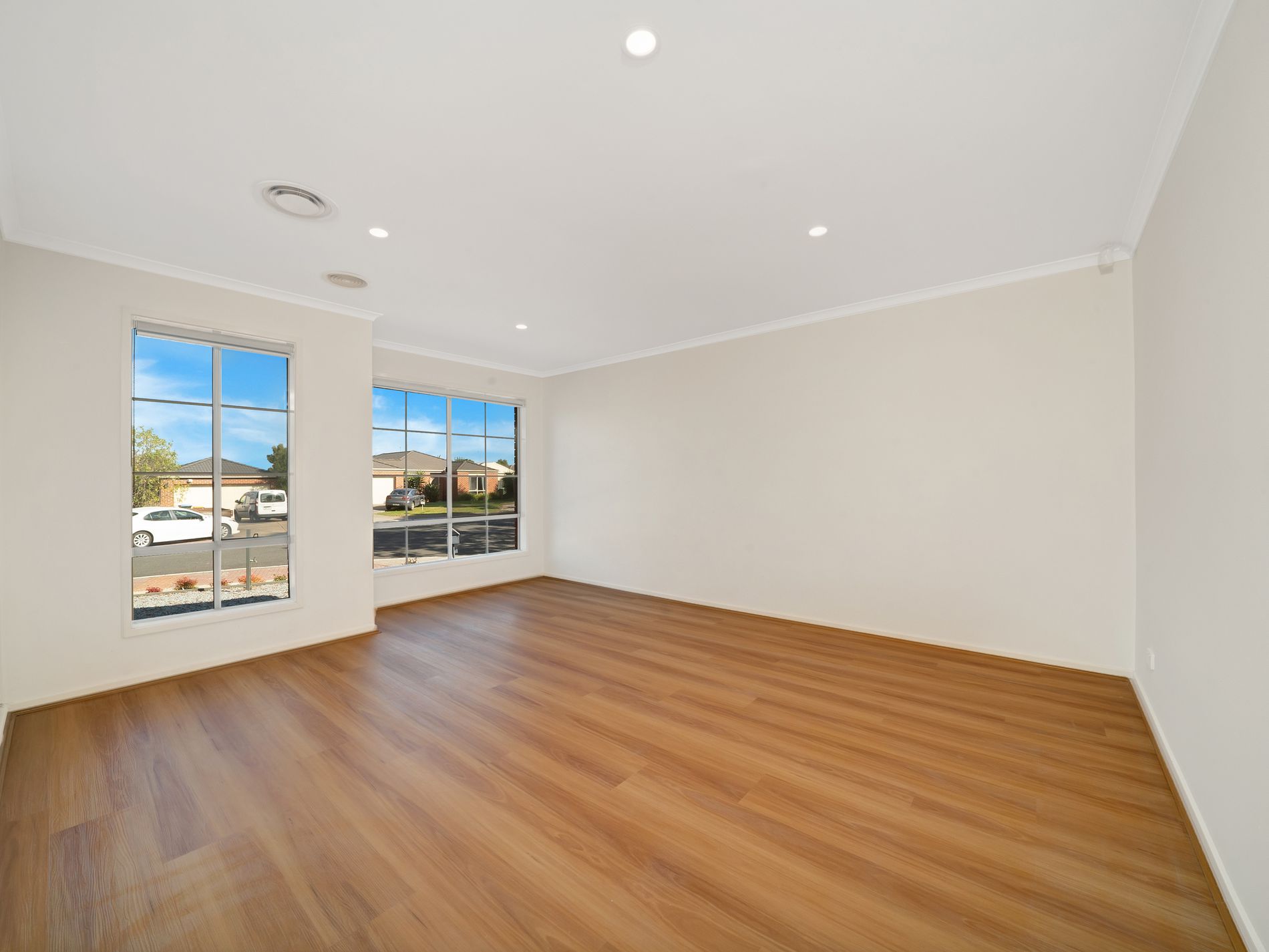 8 Manifera Close, Manor Lakes