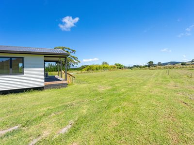 20 Journeys End, Tapora