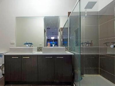27 Basinview Drive, Tarneit