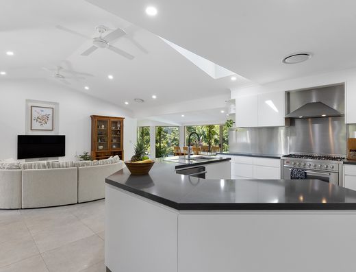Spacious Single Level Acreage Home with Established and Productive Fruit Trees image 9