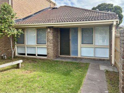 1 / 10 Templewood Crescent, Avondale Heights