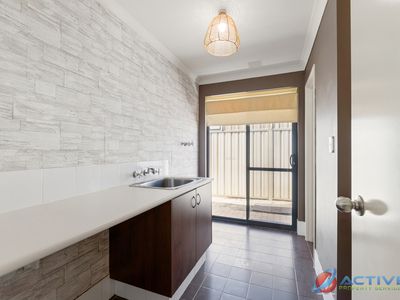 4 Lorna Cove, Tapping