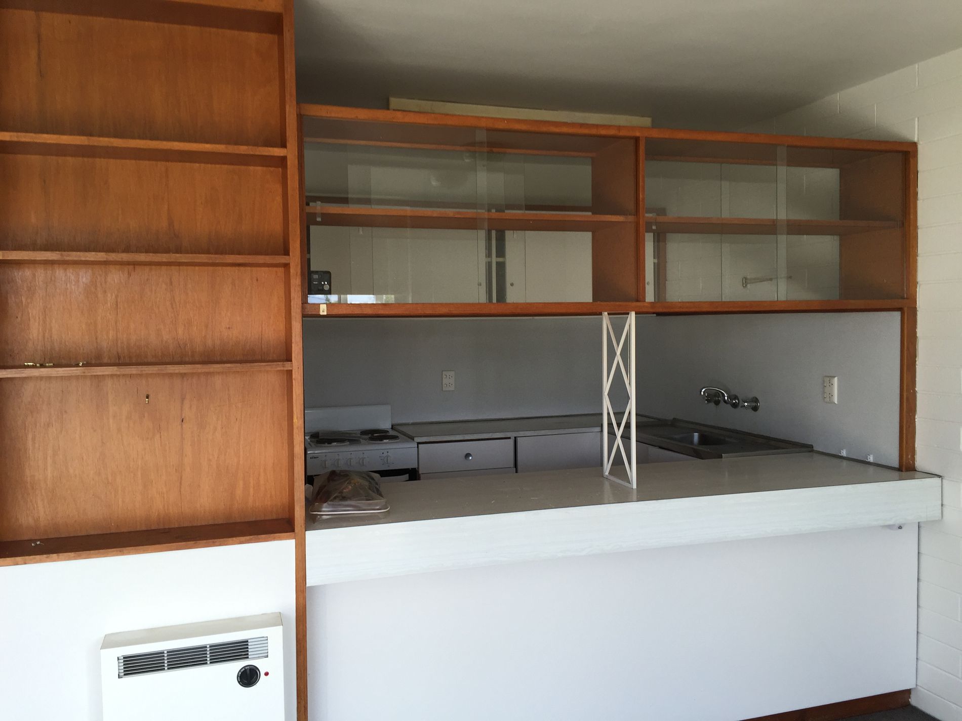 2 / 3 East Court, Newcomb