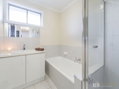 2 / 11 LAMBERT COURT, Endeavour Hills