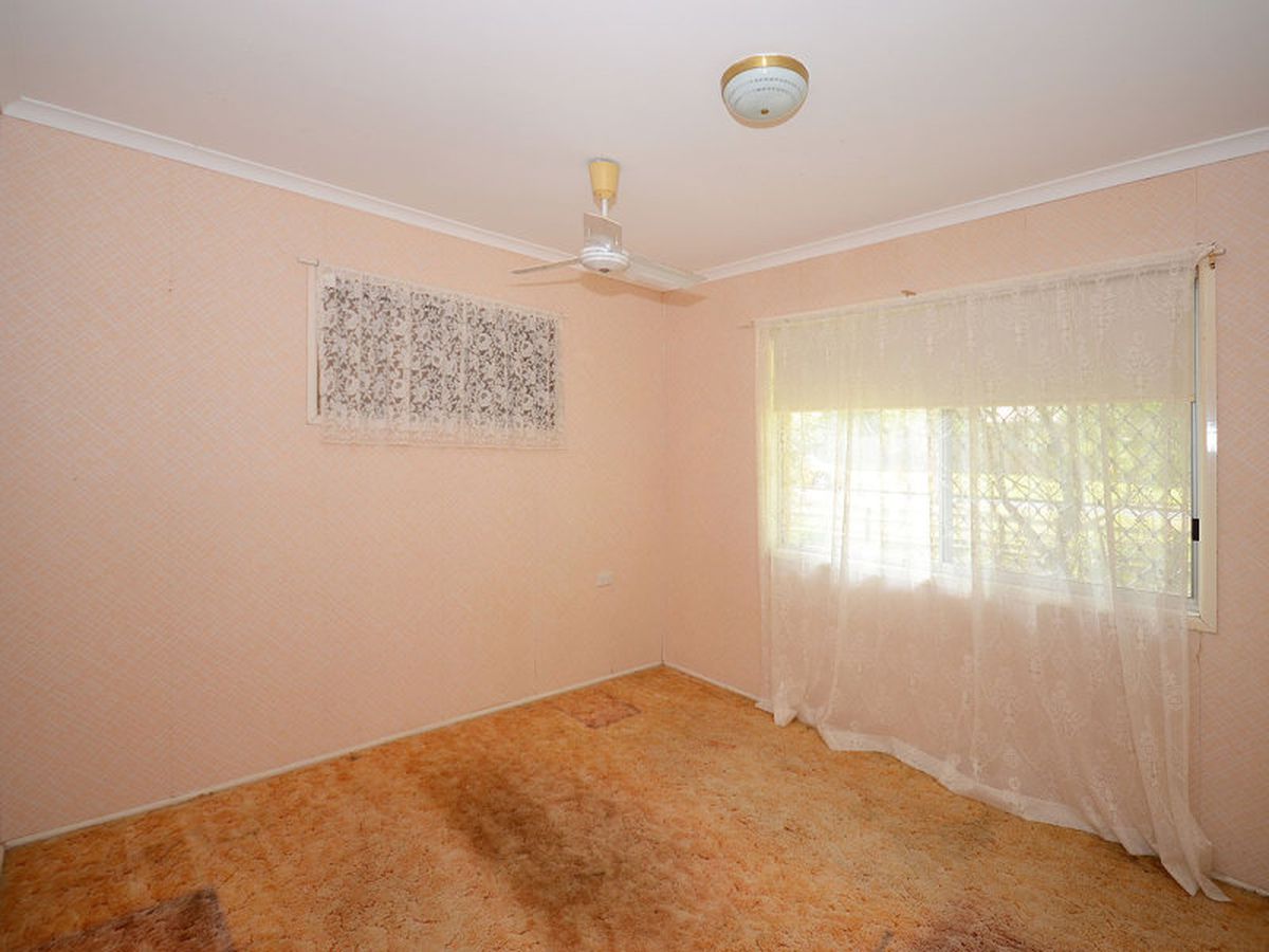 2 CHARLEVILLE STREET, Point Vernon