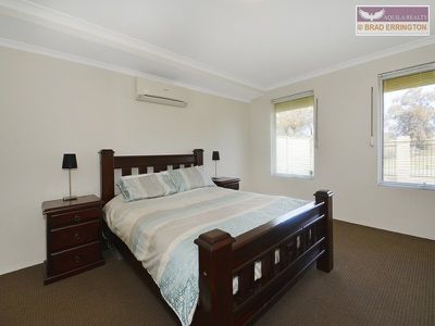 18 Spinebill Drive, Swan View