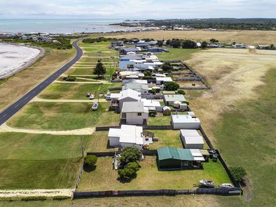 275 Pelican Point Road, Pelican Point