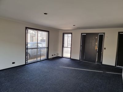 1 / 15-17 Flinders Crescent, Wyndham Vale