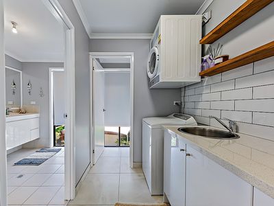 7 Daydream Court, Cannonvale