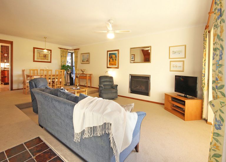5 Neeangarra Crescent, Hallett Cove