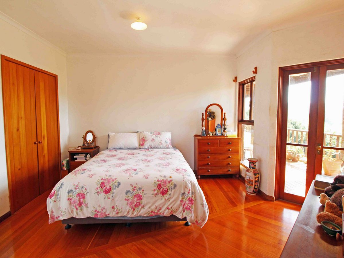 27 TWELFTH AVENUE, Atherton