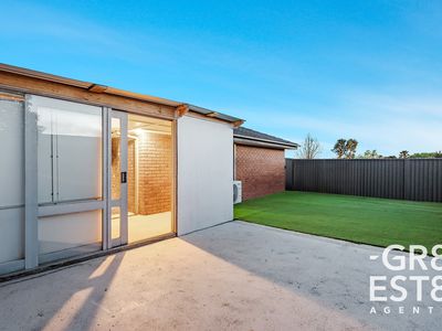 27 Lansell Drive, Cranbourne North