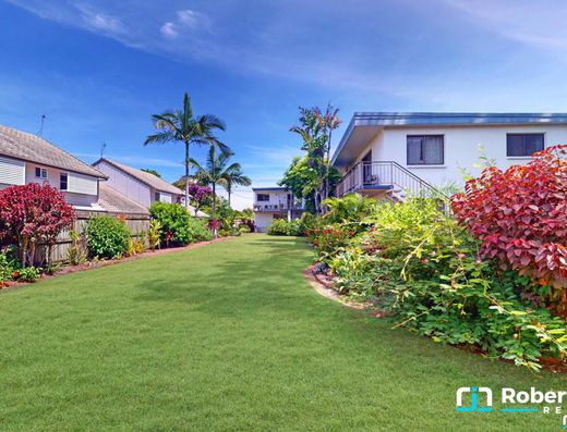  Tewantin ground floor unit, short walk to shops image 12