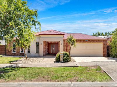 14 Aquitane Drive, Cranbourne East