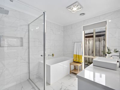 16 Skylark Court, Lara