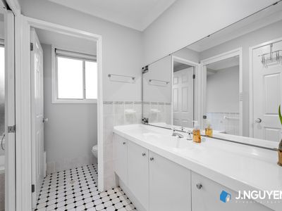 172 Leacocks Lane, Casula