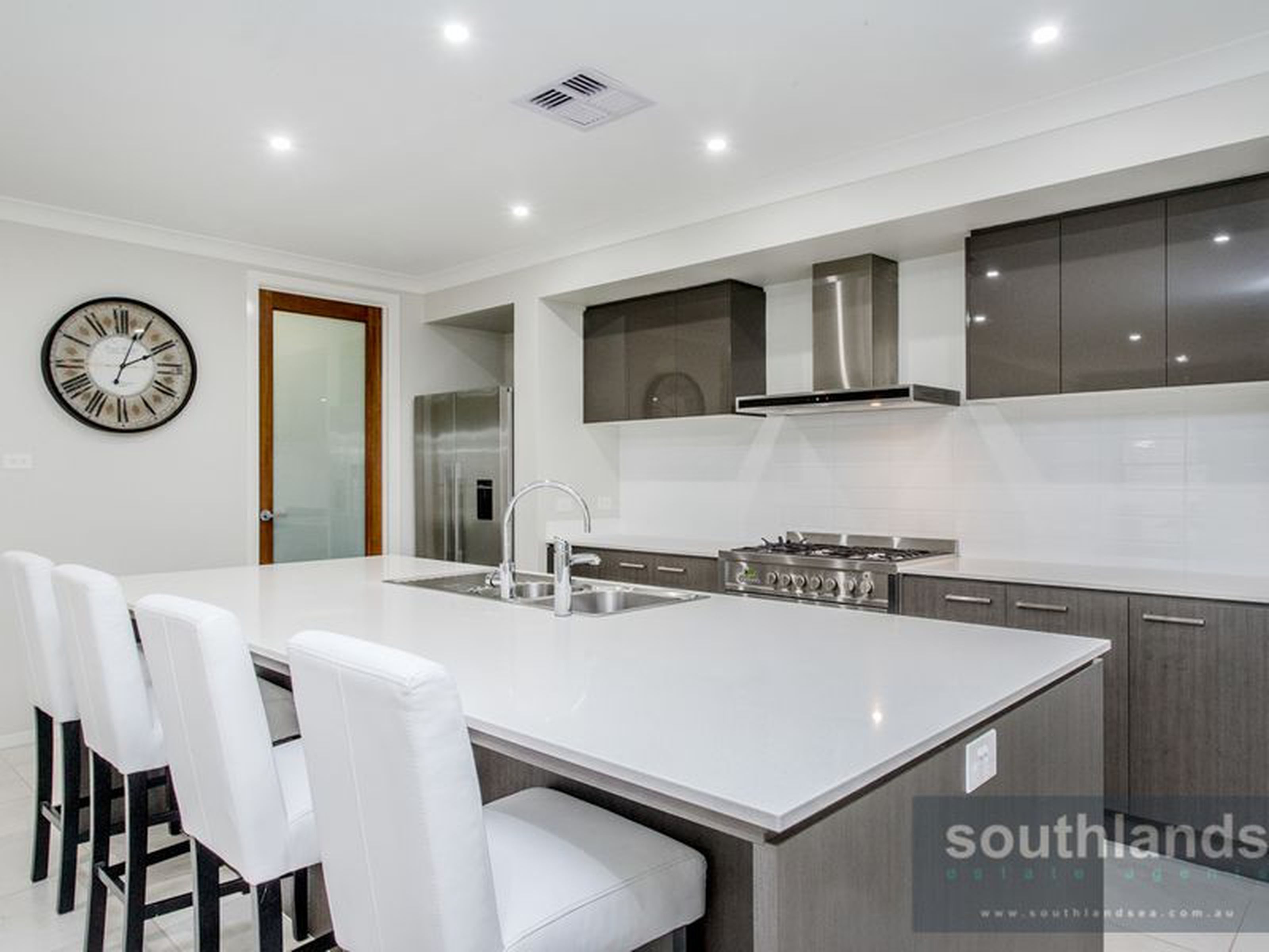 17 Equestrian Circuit, CLAREMONT MEADOWS