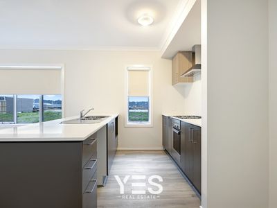 21 Whitestrand Road, Clyde North