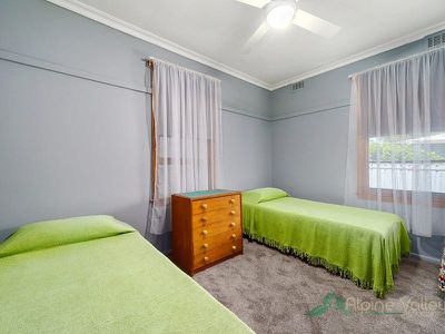 74 Lakeside Avenue, Mount Beauty