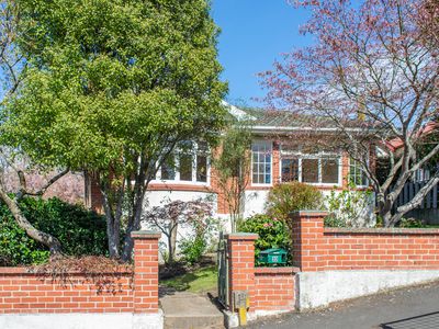 32 Garfield Avenue, Roslyn