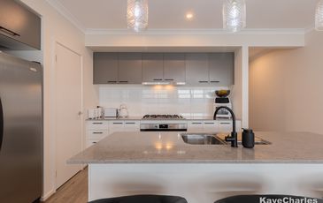 5 Leeson Street, Officer South
