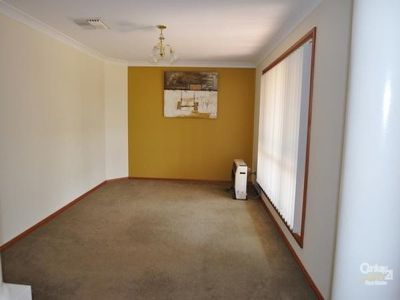 7 Ken McMullen Place, Dubbo