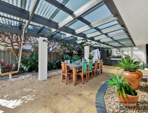 UNIQUE DUAL LIVING AT ITS BEST image 21