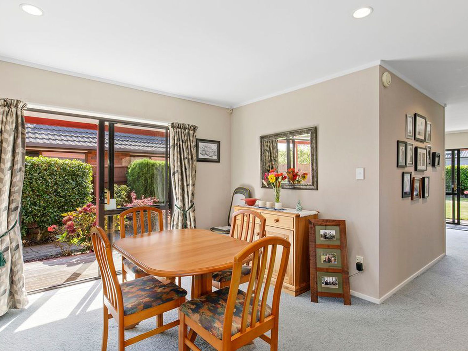 28 De Menech Grove, Avalon