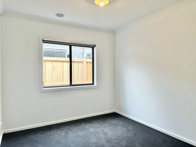 125 Plane Avenue, Mambourin