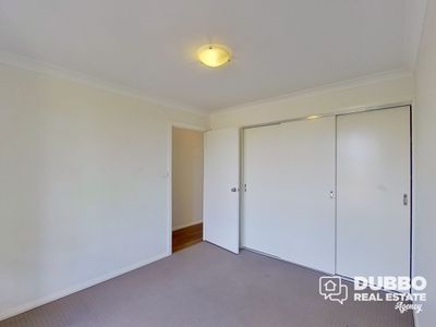 24 Dalbeattie Crescent, Dubbo