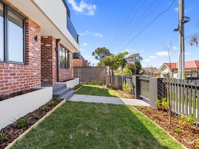 1 / 12 Irvine Crescent, Brunswick West
