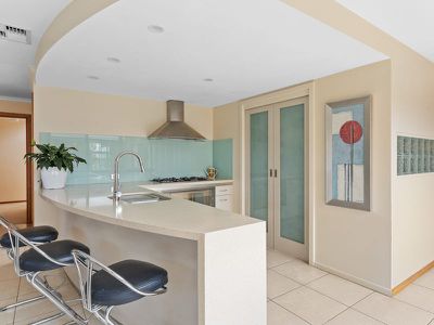 10 Veterans Row, Westbury
